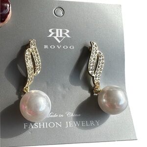 Elegant Pearl and Rhinestone Accented Gold Drop Earrings